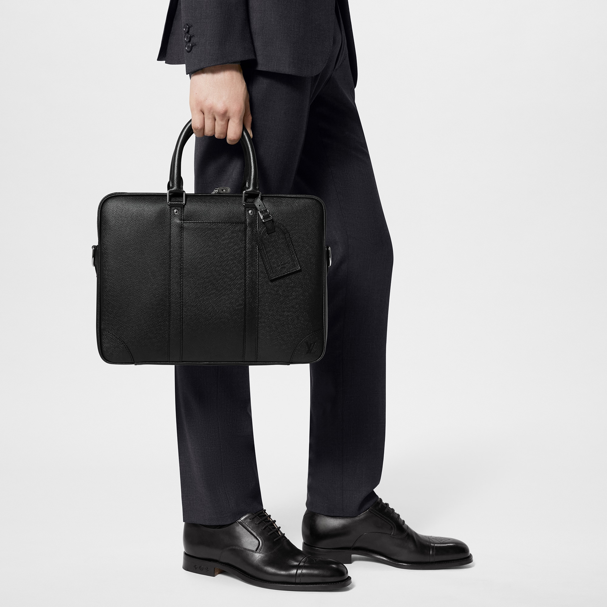 Porte-Documents Voyage PM Taiga Leather - For Men | LOUIS VUITTON